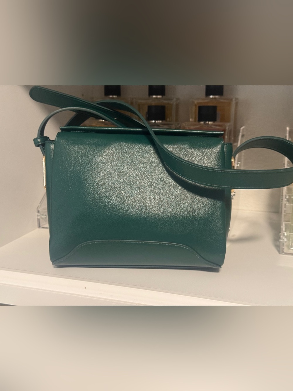 Elegant Green Shoulder Bag with Adjustable Strap and Card Holder Wallet